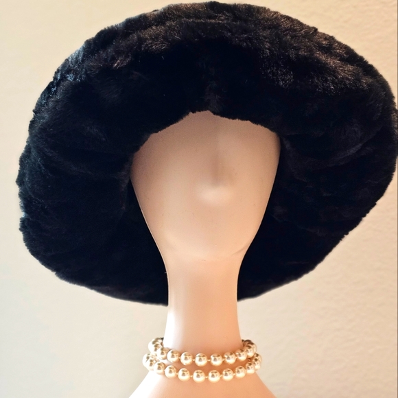 Gorgeous Big Plush High Fashion Floppy Faux Fur Hat Fall Winter Hat - Picture 5 of 7